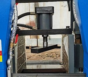 Фото 16 - MetalTec MBS 330/50 CH ленточнопильный станок для резки металла под углом 90°.